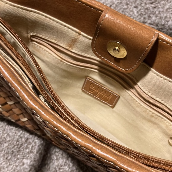 NINE WEST WOVEN HANDBAG - Picture 3 of 8